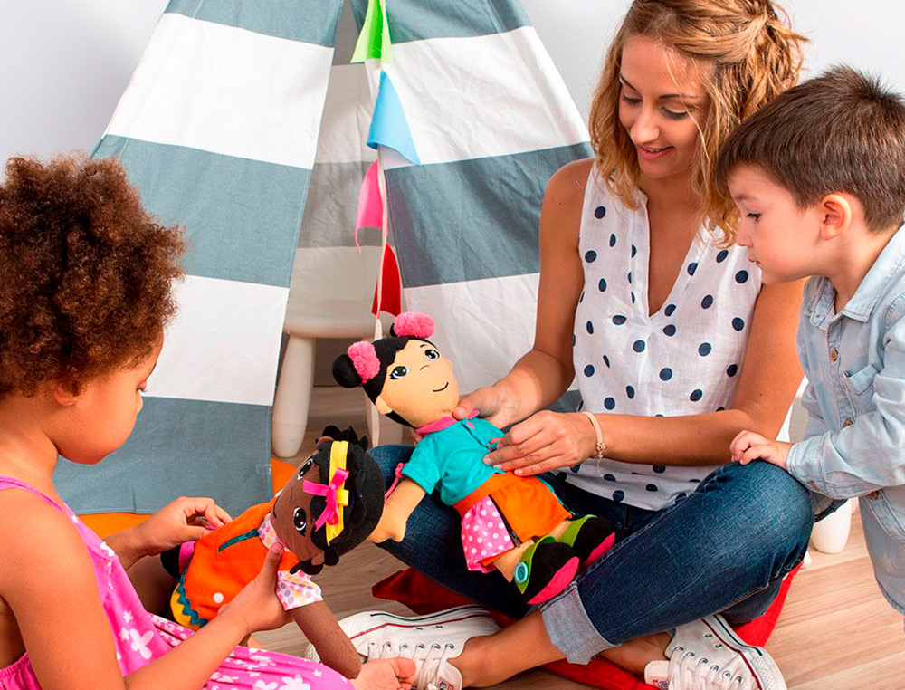 JOGO MINILAND COLECAO DE BONECOS ASIATICOS PROMOVEM O DESELVOLVIMENTO DA DESTREZA MANUAL 360X80X200 MM