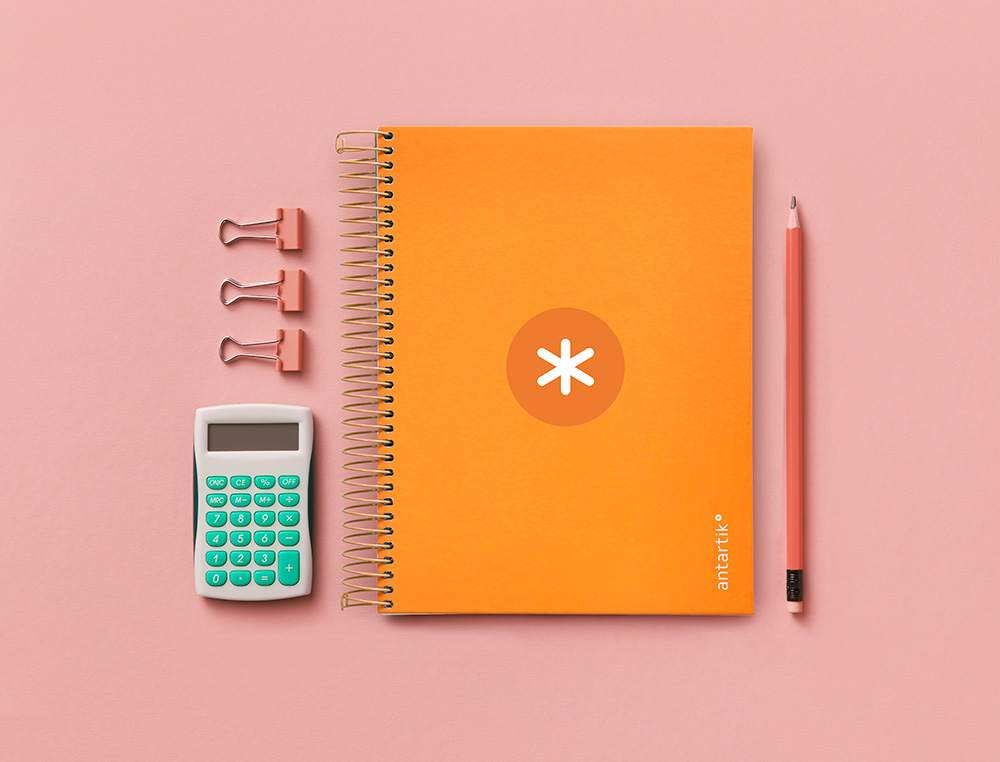 CADERNO ESPIRAL DIN A5 ANTARTIK CAPA FORRADA 120 F 100 GR QUADRICULA 5 MM 5 BANDAS COR MOSTARDA
