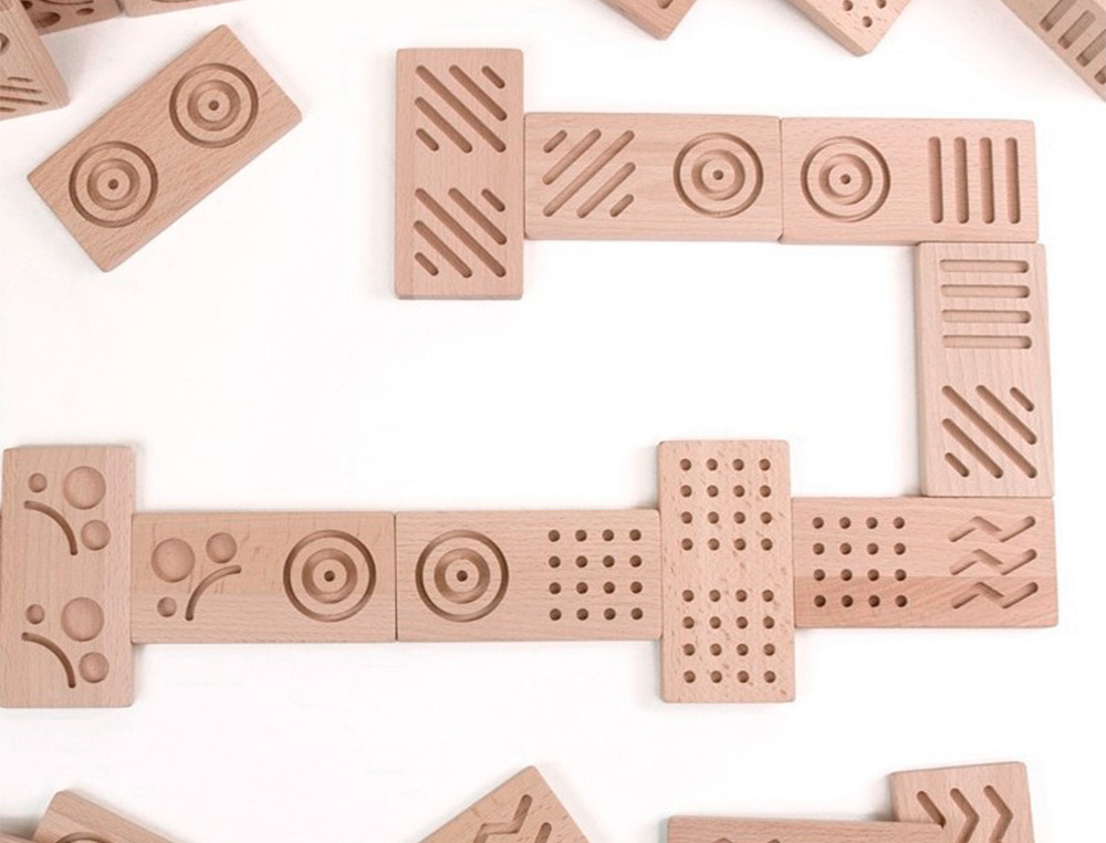 JOGO DIDATICO ANDREUTOYS DOMINO SENSORIAL MADEIRA 28 PECAS