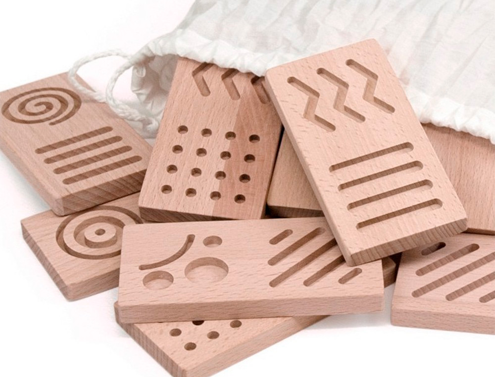 JOGO DIDATICO ANDREUTOYS DOMINO SENSORIAL MADEIRA 28 PECAS