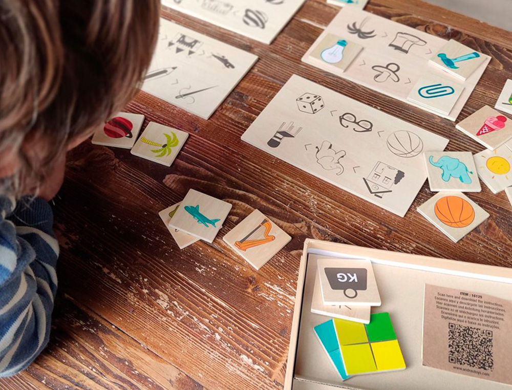 JOGO DIDATICO ANDREUTOYS ATRIBUTOS GRANDES E PEQUENOS