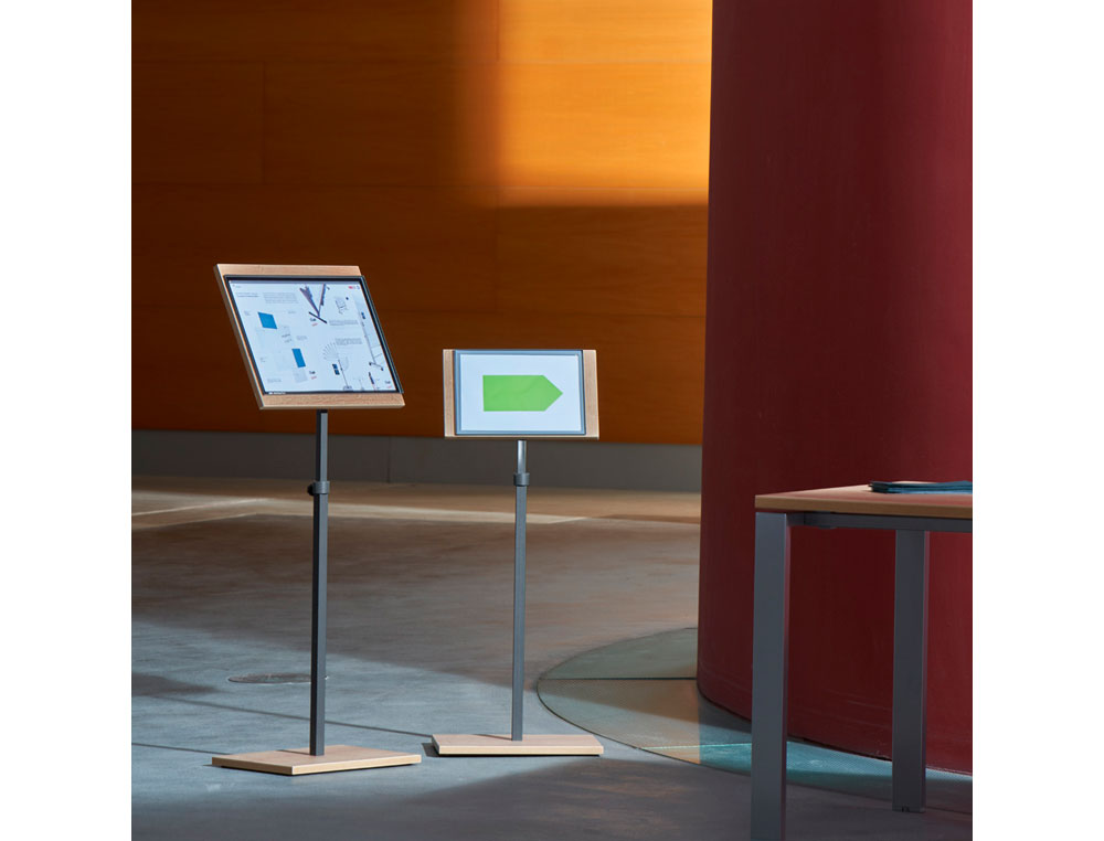 EXPOSITOR ROCADA DE CHAO SERIE NATURAL MAGNETICO ROTATIVO 360º ALTURA AJUSTAVEL DIN A3