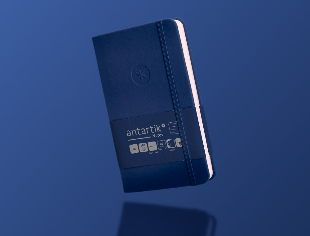 CADERNO COM ELASTICO ANTARTIK NOTES CAPA DURA A6 PAUTADO AZUL MARINHO 100 FOLHAS 80 GR FSC