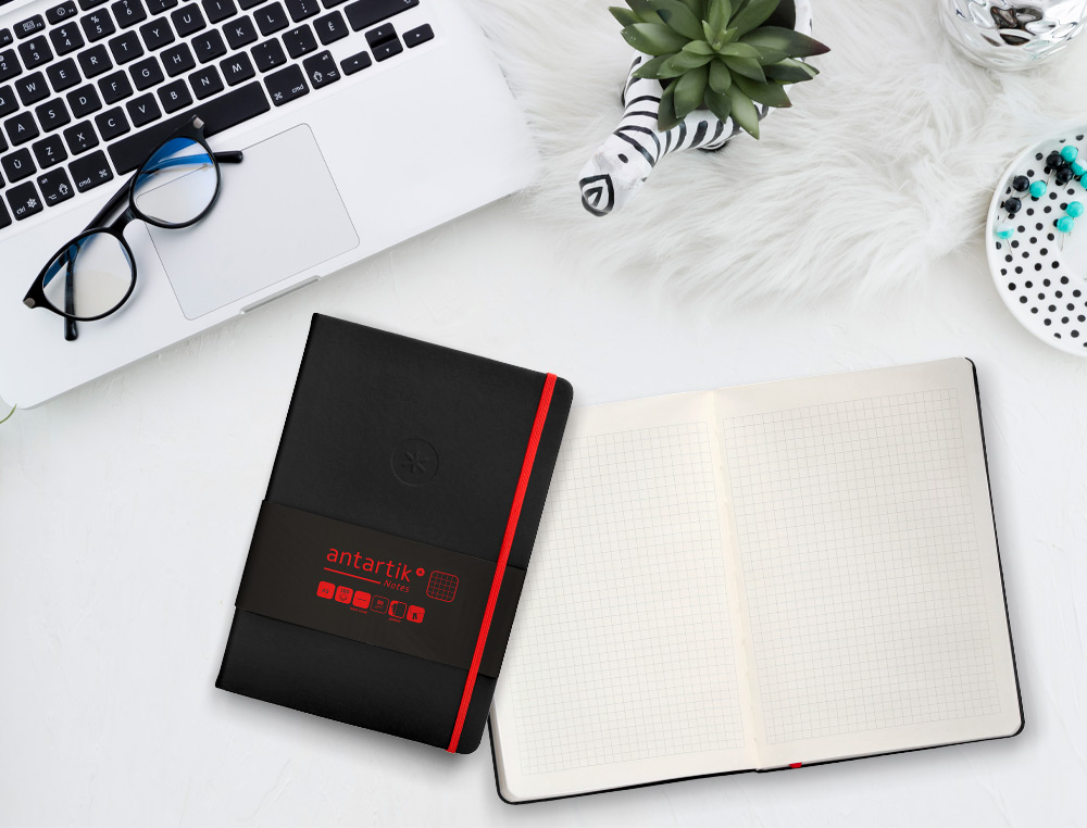 CADERNO COM ELASTICO ANTARTIK NOTES CAPA DURA A5 QUADRICULADO PRETO E VERMELHO 100 FOLHAS 80 GR FSC
