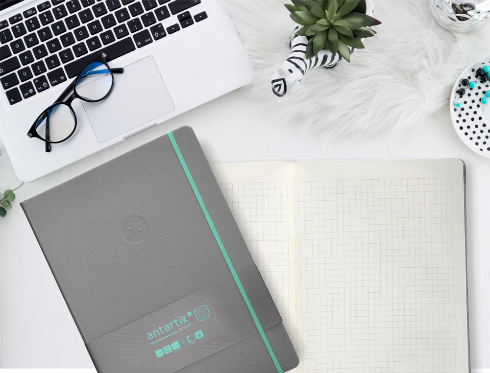 CADERNO COM ELASTICO ANTARTIK NOTES CAPA DURA A4 QUADRICULADO CINZA E TURQUESA 100 FOLHAS 80 GR FSC