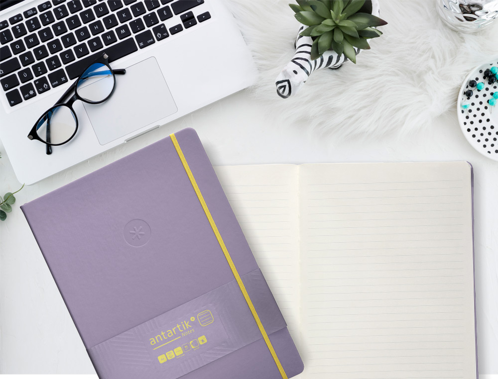 CADERNO COM ELASTICO ANTARTIK NOTES CAPA DURA A4 PAUTADO ROXO E AMARELO 100 FOLHAS 80 GR FSC