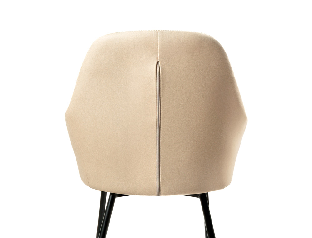 CADEIRA CONFIDENTE Q-CONNECT SIEMIONE BASE METALICA ALT MAX 820 LARG 570 PROF 580 CASTANHO AREIA