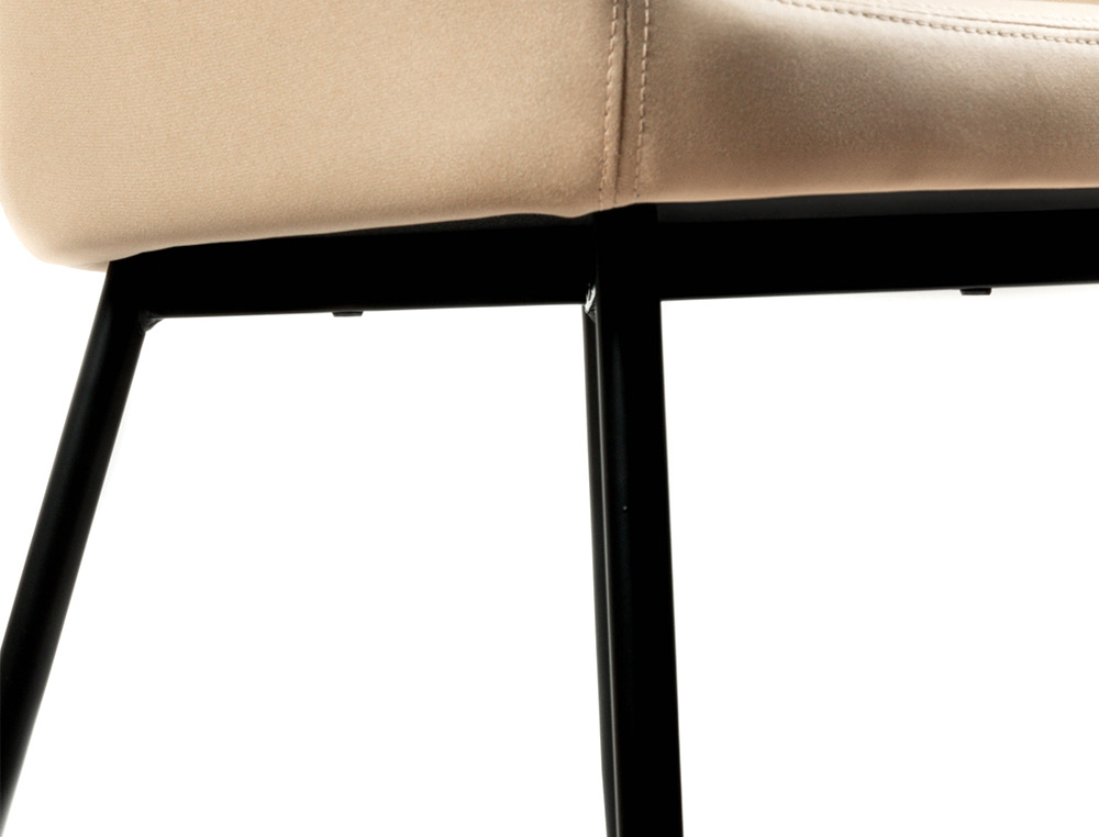 CADEIRA CONFIDENTE Q-CONNECT SIEMIONE BASE METALICA ALT MAX 820 LARG 570 PROF 580 CASTANHO AREIA