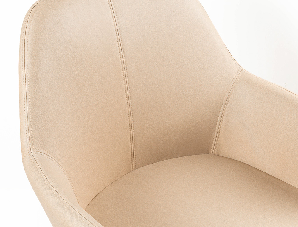 CADEIRA CONFIDENTE Q-CONNECT SIEMIONE BASE METALICA ALT MAX 820 LARG 570 PROF 580 CASTANHO AREIA