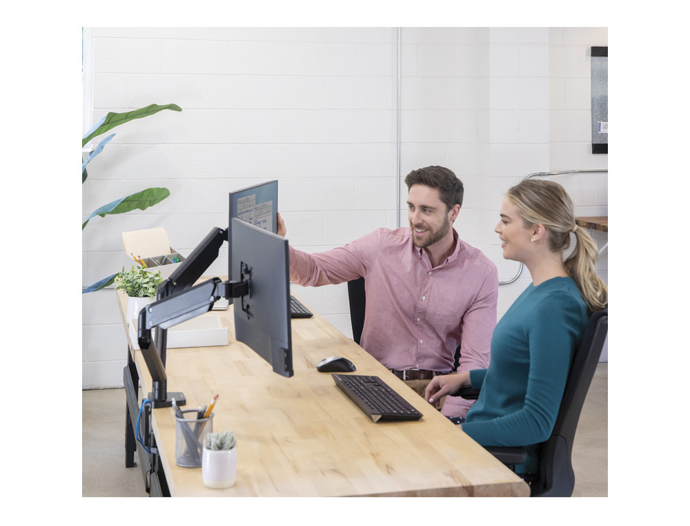 BRACO PARA MONITOR FELLOWES PLATINUM AJUSTAVEL EM ALTURA PARA DOIS ECRAS NORMA VESA ATE 10 KG PRETO