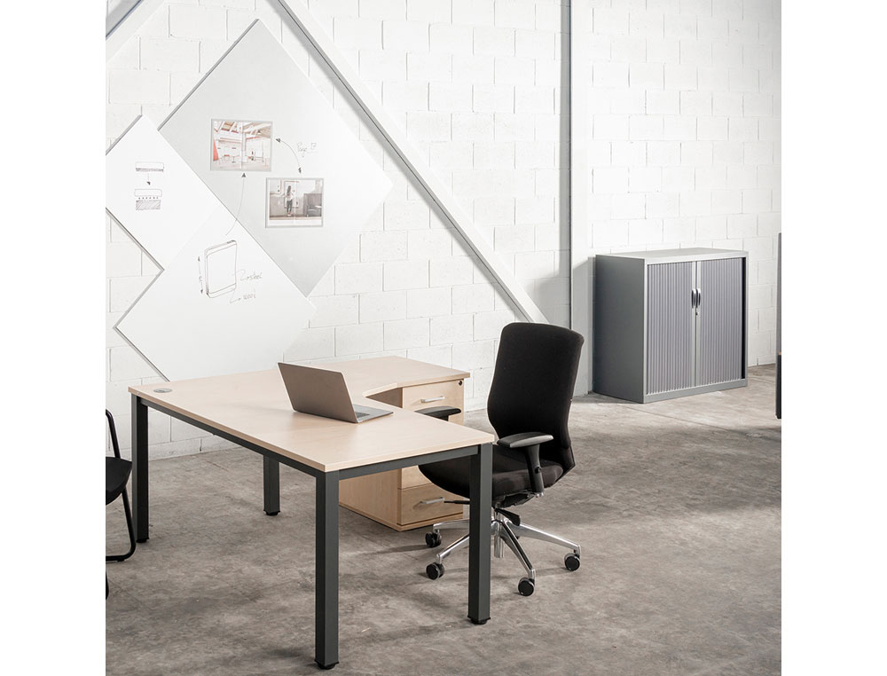 MESA DE ESCRITORIO ROCADA SERIE EXECUTIVE FORMA EM L DIREITA 160X120 CM ACABAMENTO AD02 ALUMINIO/CINZA